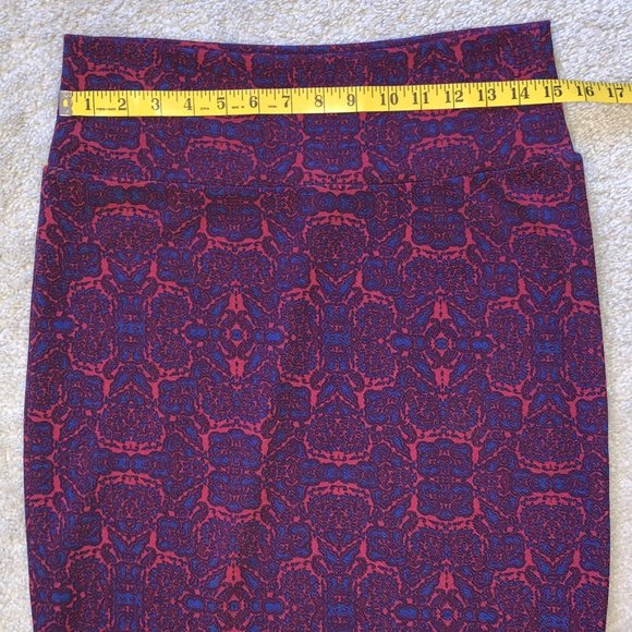 LuLaRoe Cassie Stretchy Pencil Skirt Damask Pattern in Red, Wine and Blue -Size - Picture 2 of 5